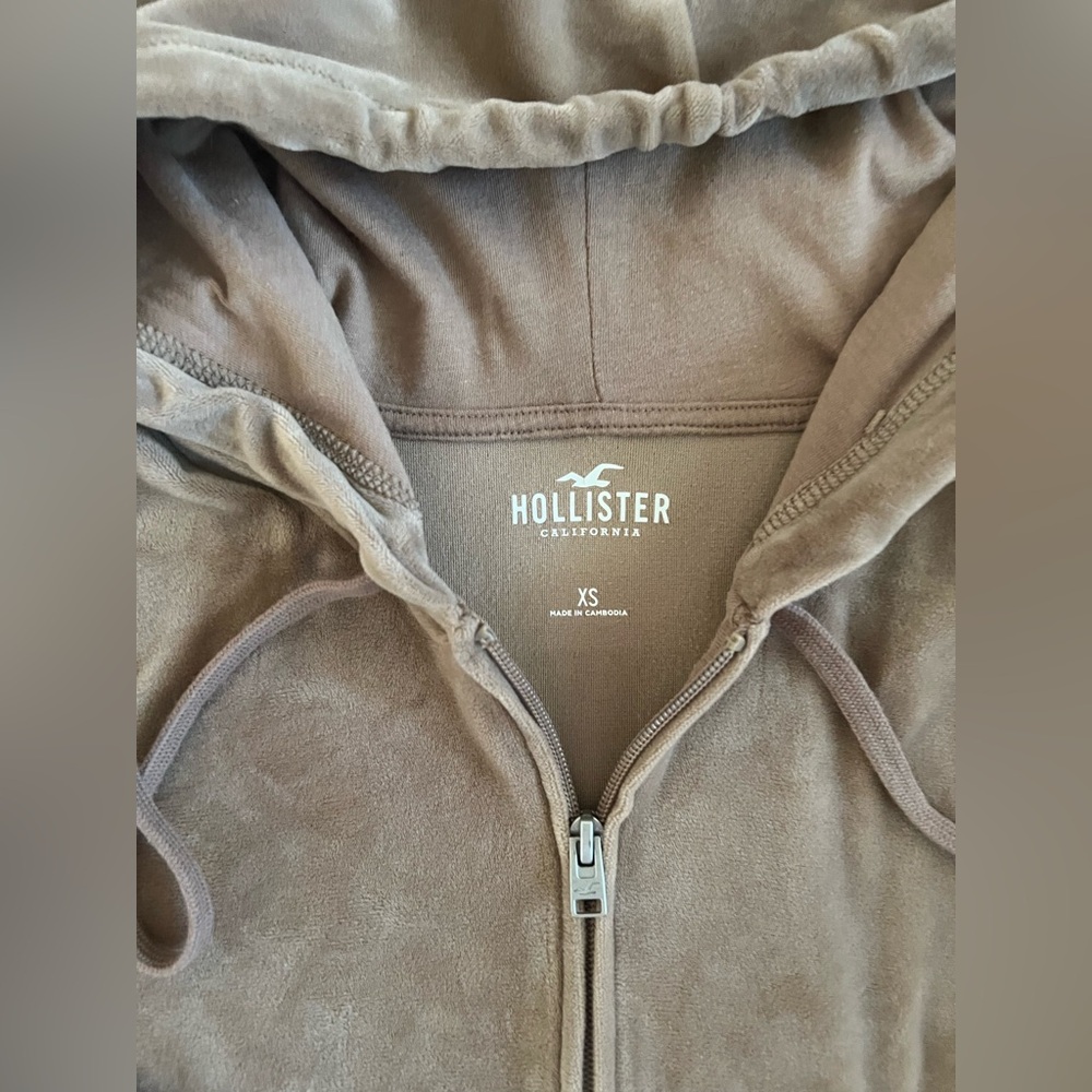 Y2K Hollister Chocolate Brown Velour Zip Hoodie cropped - Picture 2 of 5